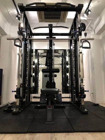 Apple GYM 人形町店