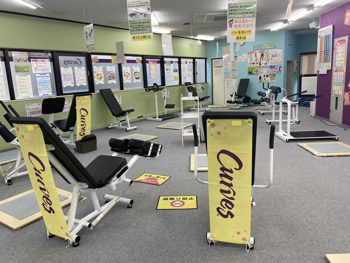 カーブス 吹田千里山駅前